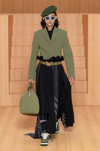 Look 18